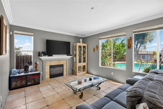 12312 Edgecliff Ave, Sylmar, CA 91342