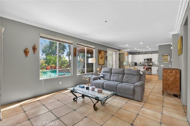 12312 Edgecliff Ave, Sylmar, CA 91342