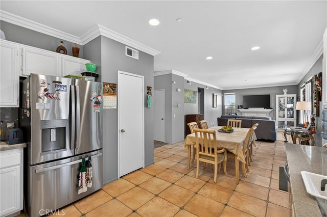 12312 Edgecliff Ave, Sylmar, CA 91342