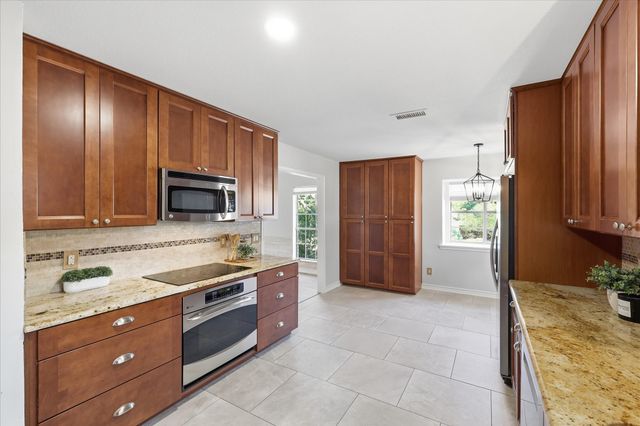 1614 Crested Butte Drive, Lewisville, TX 75077