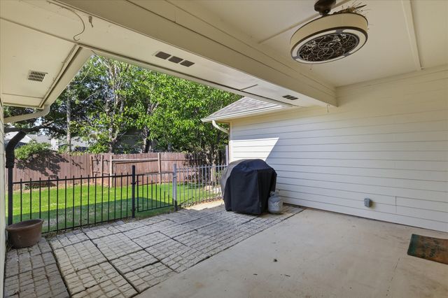 1614 Crested Butte Drive, Lewisville, TX 75077