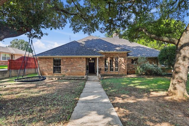1614 Crested Butte Drive, Lewisville, TX 75077