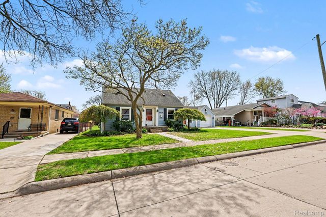 22460 Daniels Street, St. Clair Shores, MI 48081