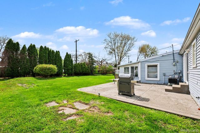 22460 Daniels Street, St. Clair Shores, MI 48081