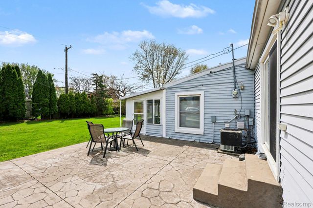 22460 Daniels Street, St. Clair Shores, MI 48081