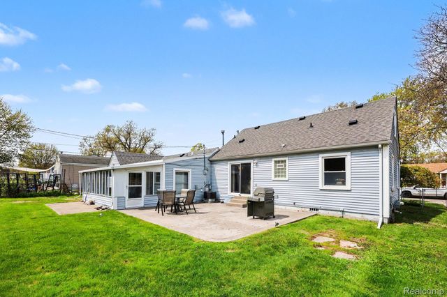 22460 Daniels Street, St. Clair Shores, MI 48081