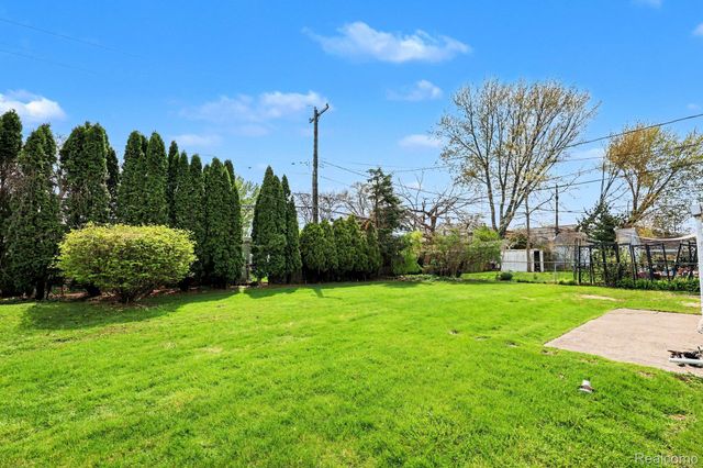 22460 Daniels Street, St. Clair Shores, MI 48081