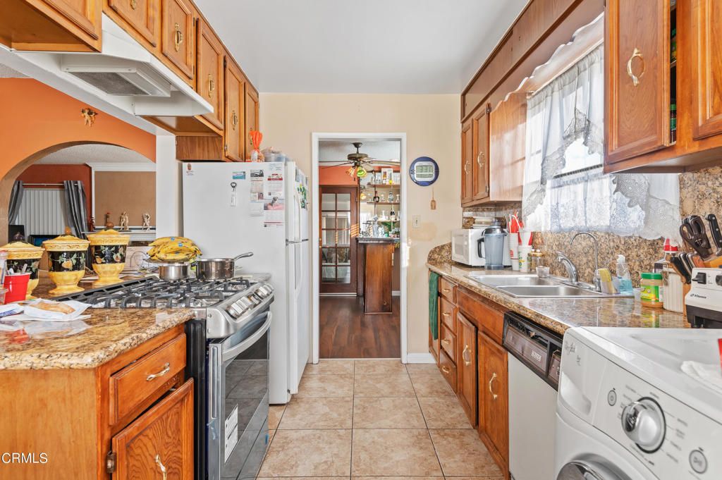 Image 11 of property listing at 3138 S K Street, Oxnard, CA 93033