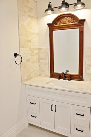 528 Prairie Street, Columbus, TX 78934