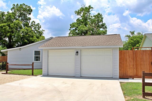 528 Prairie Street, Columbus, TX 78934