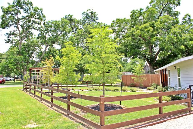 528 Prairie Street, Columbus, TX 78934