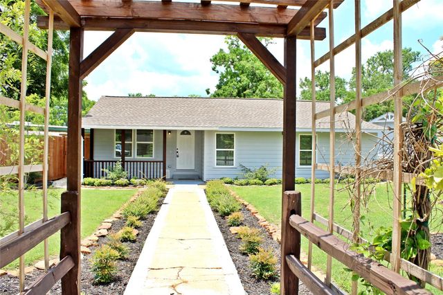 528 Prairie Street, Columbus, TX 78934