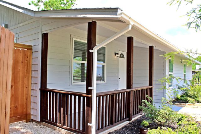 528 Prairie Street, Columbus, TX 78934