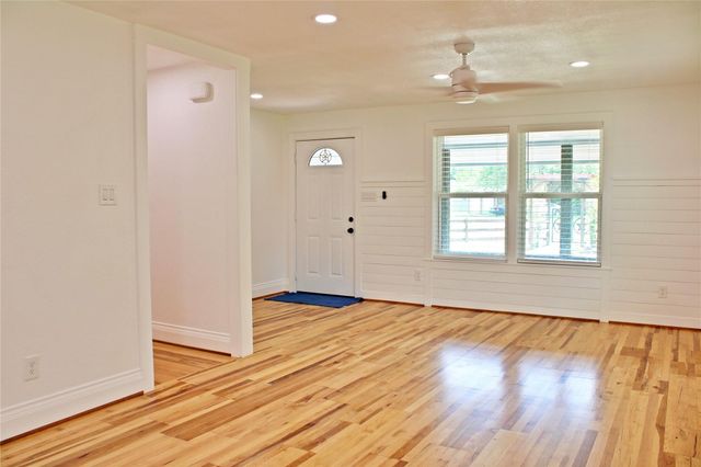 528 Prairie Street, Columbus, TX 78934