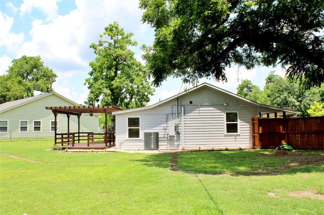 528 Prairie Street, Columbus, TX 78934