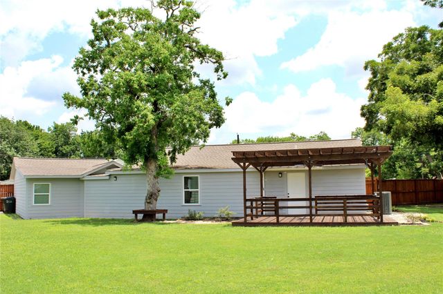 528 Prairie Street, Columbus, TX 78934