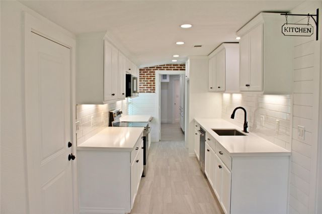 528 Prairie Street, Columbus, TX 78934