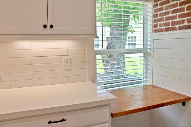 528 Prairie Street, Columbus, TX 78934