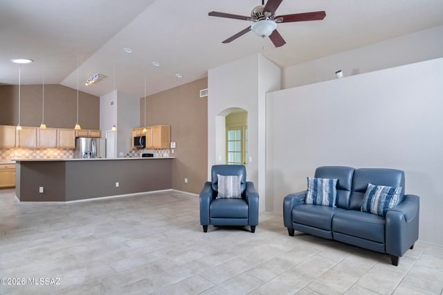 10172 E Gray Hawk Drive, Tucson, AZ 85730