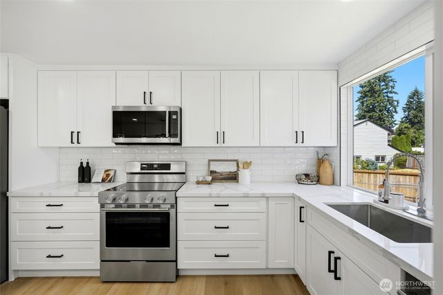 12936 NE 130th St, Kirkland, WA 98034
