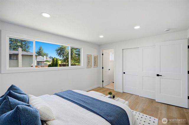 12936 NE 130th St, Kirkland, WA 98034