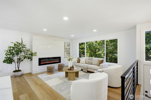 12936 NE 130th St, Kirkland, WA 98034