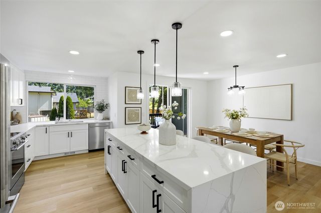 12936 NE 130th St, Kirkland, WA 98034