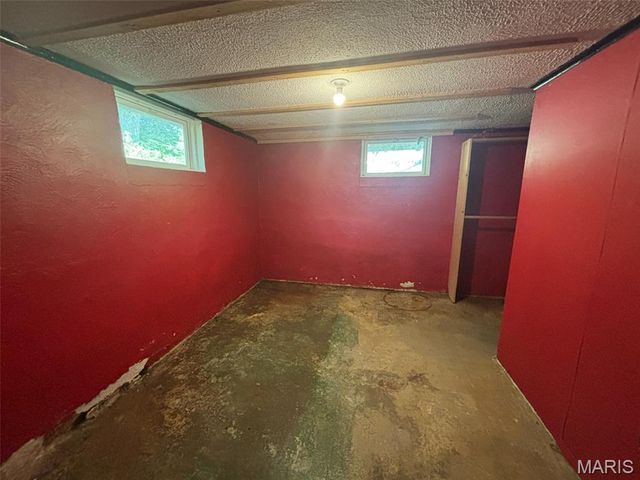 912 S 11th Street, Belleville, IL 62226