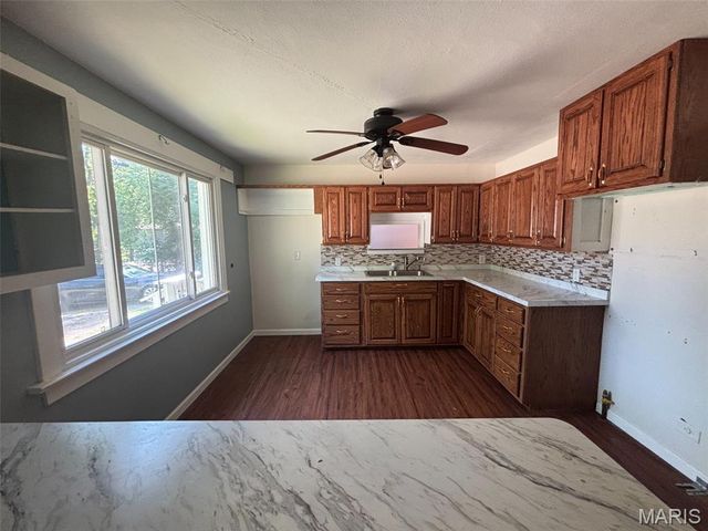 912 S 11th Street, Belleville, IL 62226