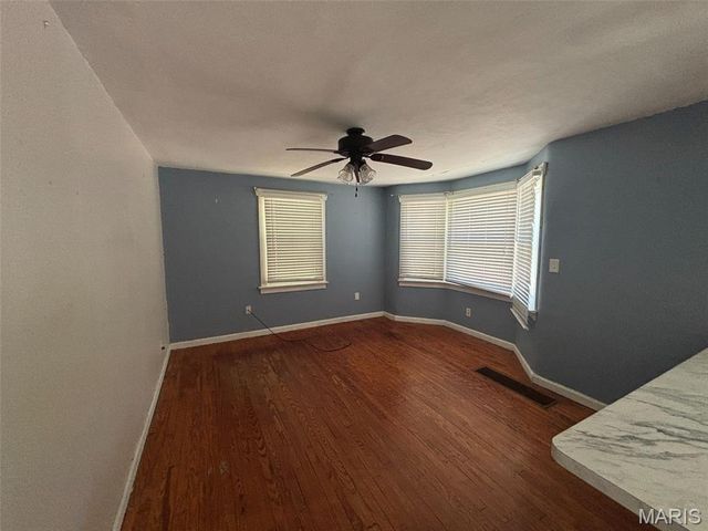 912 S 11th Street, Belleville, IL 62226