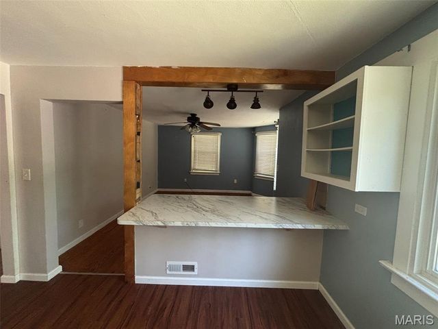 912 S 11th Street, Belleville, IL 62226