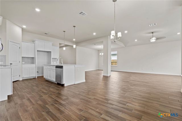 812 Waylon Circle, Killeen, TX 76542