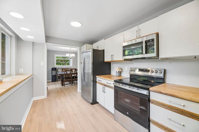 3237 DYE DR, Falls Church, VA 22042