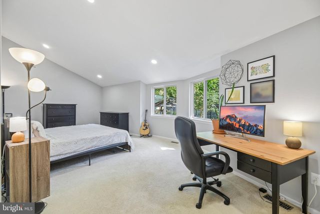 3237 DYE DR, Falls Church, VA 22042
