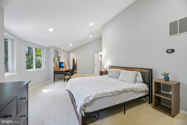 3237 DYE DR, Falls Church, VA 22042