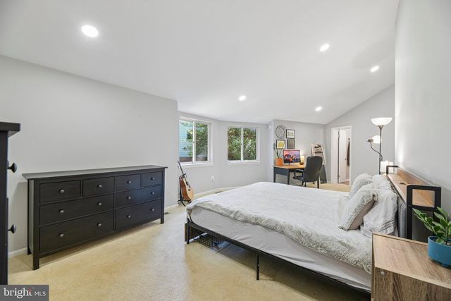 3237 DYE DR, Falls Church, VA 22042