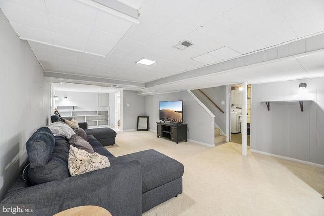 3237 DYE DR, Falls Church, VA 22042