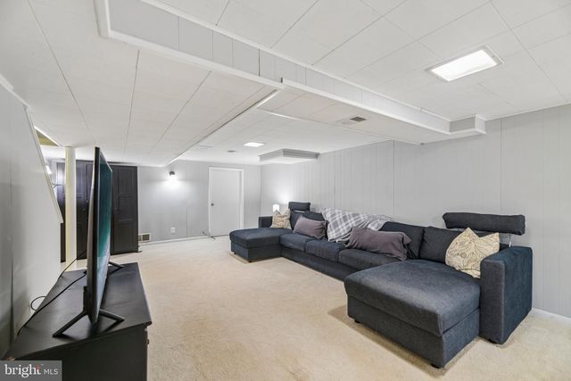 3237 DYE DR, Falls Church, VA 22042