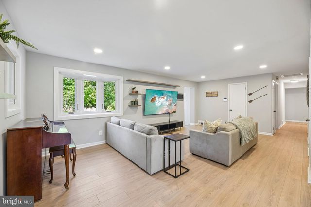3237 DYE DR, Falls Church, VA 22042