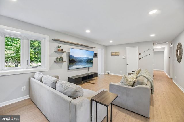 3237 DYE DR, Falls Church, VA 22042
