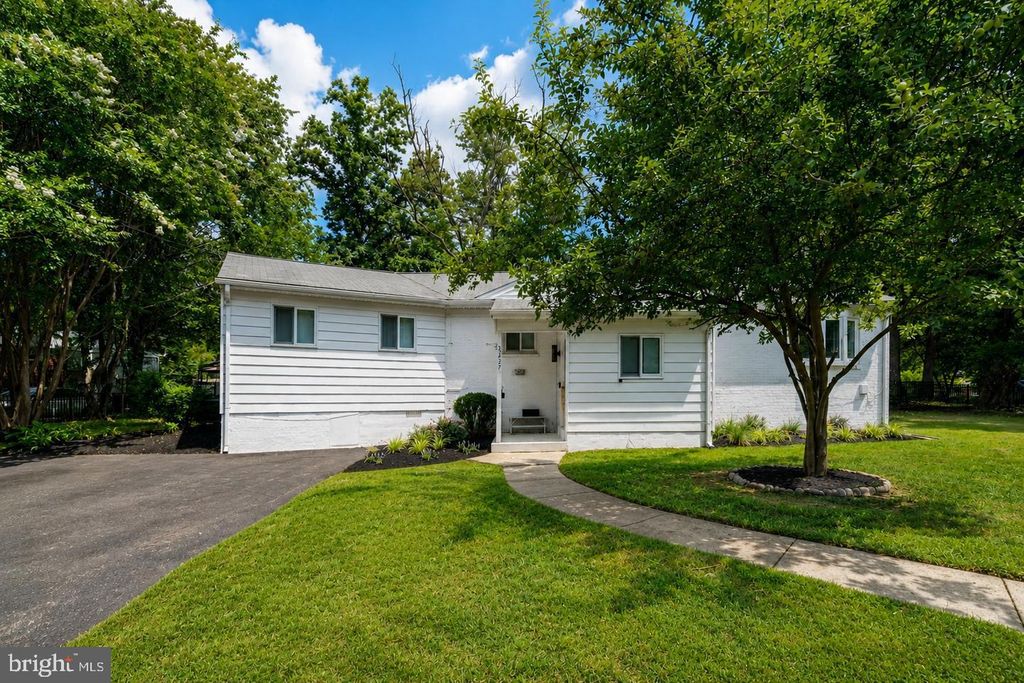3237 DYE DR, Falls Church, VA 22042