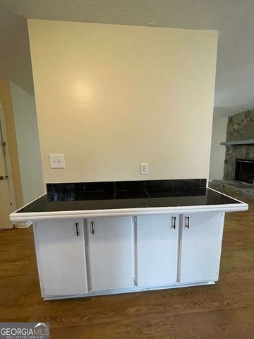 2595 Woodland Drive NW, Kennesaw, GA 30152