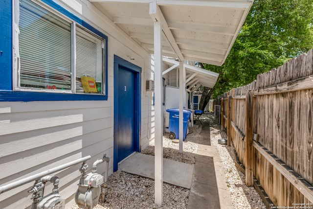 3430 S Flores St Apt 2B, San Antonio, TX 78204