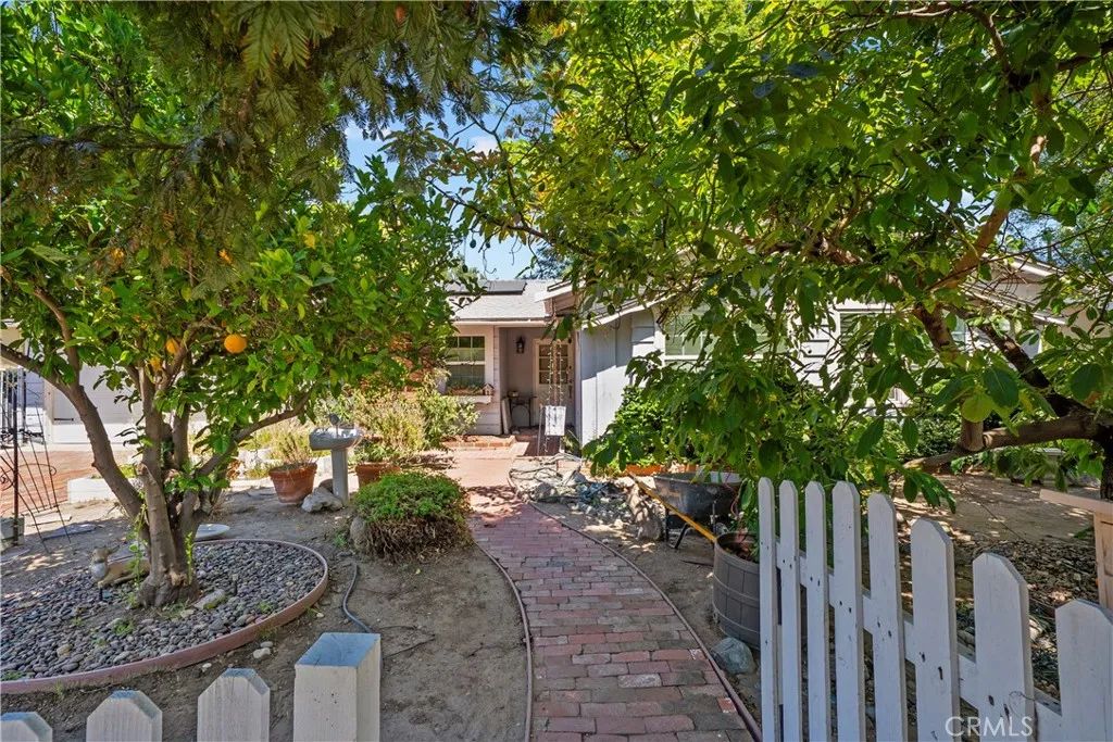 9658 Oso Avenue, Chatsworth, CA 91311