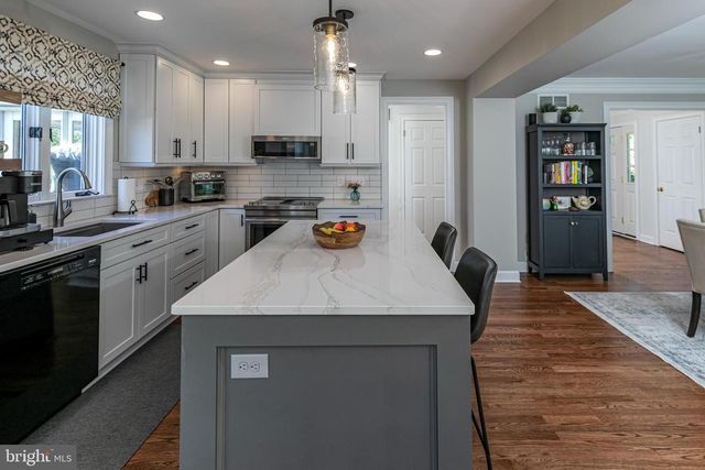 3 TIMKAK LANE, Pennington, NJ 08534