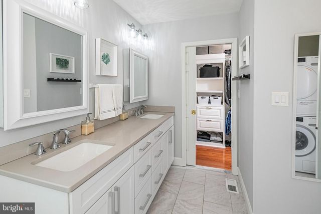 3 TIMKAK LANE, Pennington, NJ 08534