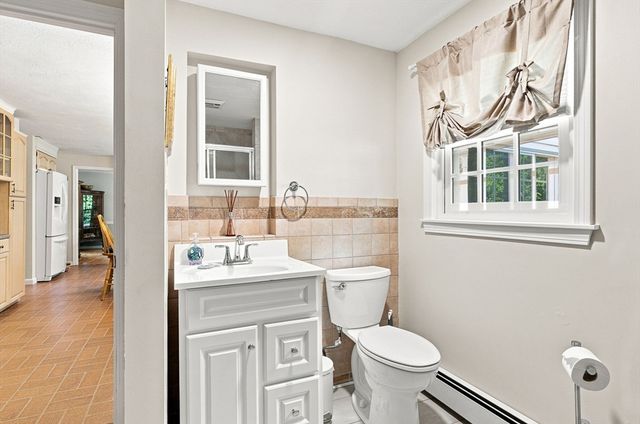 24 Crossbow Ln, North Andover, MA 01845