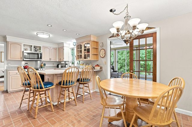 24 Crossbow Ln, North Andover, MA 01845