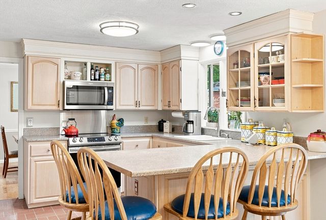 24 Crossbow Ln, North Andover, MA 01845