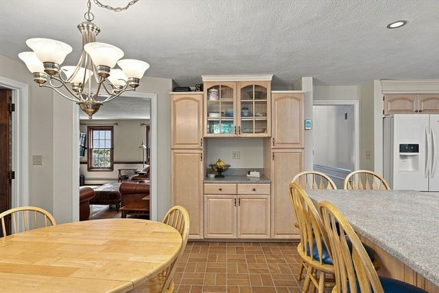 24 Crossbow Ln, North Andover, MA 01845